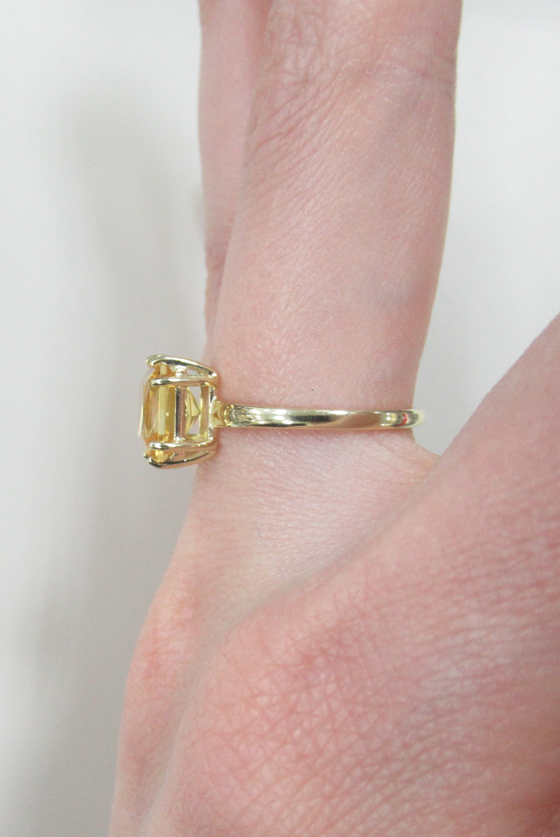 Кольцо из желтого золота с цитрином